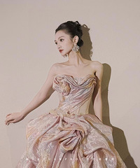 ��ɴ������һ������ �����Ҹ��Ĵ��к���е��ں� �¿�����