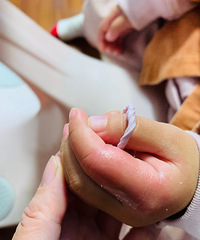 ������Ƥ���ı����˲��𣡱�ɶ����ҧ�˱䡰һָ������ �ö�ˮ��