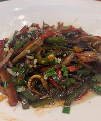 �����Ƚ��� ���ں��εķ�һ�԰ ζ�������Ծ��Ǽ۸��е��