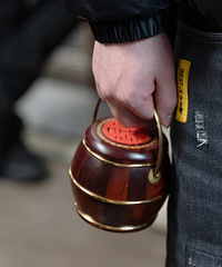 ���ǽ�����С��Ͱ���л����������м���Ǯ