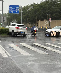 �������쳵����������ײ������ֱ�ӱ������̻�����Ŀ���ߣ���̫��