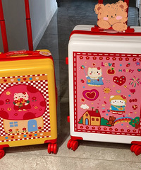 �������� ��ɫ��������������Ϊ��ɫ������о���̫ʵ��