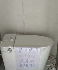 新房装修要不要先装马桶?我听说有的建筑工人...