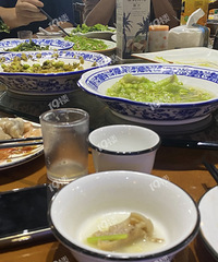 ��Ƭ���ˣ������ڼ��˵������ϯ����һ����Ҷ�ˣ�