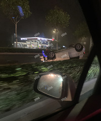 ������ҹ��������������ײһ��������г���ֱ�ӷ��ˣ�