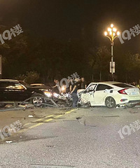 ƽ������ͻ�����ҳ�����������ײ�������ϣ���������Ļ�����