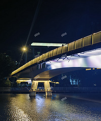 �˺ӹ�԰���ҡҡ��׹�ľ��۵ƣ���ʱ�������ް���̫Σ���ˡ�