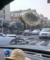 �׿���˹�����������ۡ����ν�ͷ�೵��ײ��զ���£�