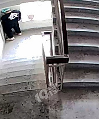 ���ģ�����Ա������С��¥�ݵ�ת�Ǵ����С�㣡Ŀǰ���ų�����