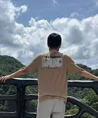 ���󹤳�ʦС����Ҹ�32+������Ů��
