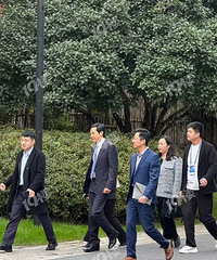 ���ײ�˹��������ͩ�������ˣ����˻�ż���ˣ�