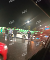 ���˽�ͷ��ҹͻ������������˹�´�ײ���ˣ���˵��תû����ת��