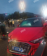 ������զ�С��������߷�µ�ײ�����ֳ�����ֱ�ӱ�120�����ˡ�