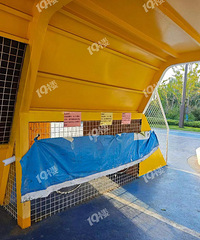 ���س���ĳ��԰��ͯ���������ڰ�ȫ������19¥Χ�ۺ����º�������