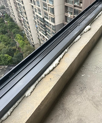 我想问一下,装窗的时候这点泡沫胶是干什么用的?