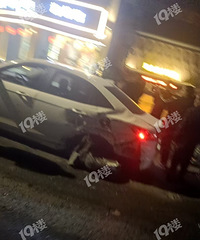 ε��SUV��ҹײ���������ˣ����ͣ�ڸ߼����¡�