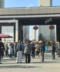 �������С����ҵ����ŭ�ˣ���ҵ��ҵί��Ҫ�󳷳���