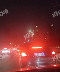 ��ɽ·���ʹ��ų��˷ż� ����£�