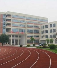 ����У�ķ����߶���Ե ������ʲôѧУ