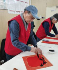 平湖支行开展“翰墨飘香迎新春 蛇年写福送春联”新春送福活动