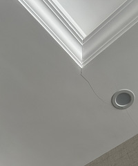 求助!石膏板吊顶开裂怎么修补?入住5年就这样了...