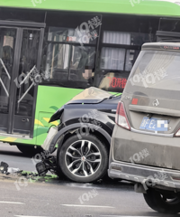 ����·����·����ڣ�һ�����죡ֱ�г���ת����ײ��