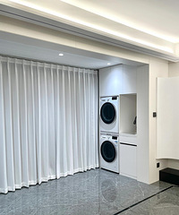 家里有阳台晒衣服,还要装烘干机吗?