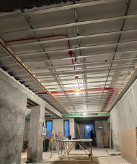 大家觉得,吊顶是用轻钢龙骨还是木龙骨?