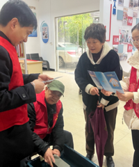 建行嘉兴南湖支行开展学雷锋志愿服务和金融知识普及活动