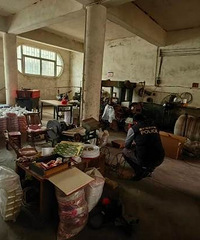 ���ߵ��¶�����ɽկ����һ���ش����ۼ�ð�Żﱻ���˾����ݻ٣�