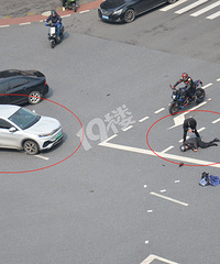 ��ɽ��·����·��ͻ��������˽�ҳ��ѵ�ƿ�����˴���ײ���ˣ�