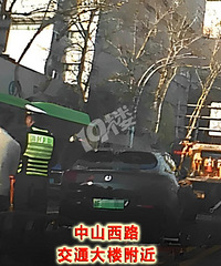 ������ɽ·��߷壬���Ƶ糵ײ��������ͷײ��һ����Ϳ��