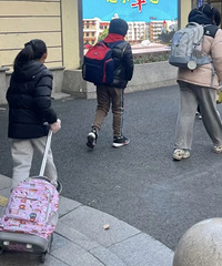 �о����ڵ�С�������۰���СС������ ��������