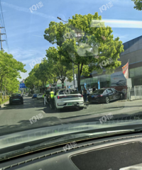 ����ͻ�����Ͻ�·��һ�����001ײ�ϱ��۳�����ͷֱ�����ˣ�