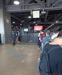 【上海车展直播贴】小姐姐排队进场ing 汽车美女多多!