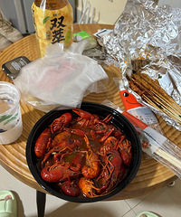 夏天还是得小龙虾来配 感觉小龙虾都没啥肉~还贵的不得了