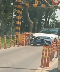 ��μ��޹�׮��· ��ײ���ˣ�