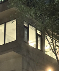别在浴室里装百叶窗!小区邻居从下往上看和透明的没区别...