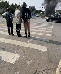 ����б��һ��ƿ���Ż𣬼�ʻԱ�Ŀ��Ӻ�����û�ˡ���