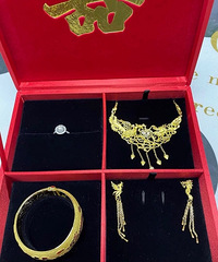 虽然不是实心的黄金手镯 但我很喜欢!