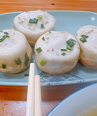 足足一勺子汤头的宝藏生煎包!一口下去 超级香!