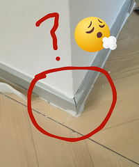 网友发问:师傅,踢脚线上的这条缝是留给蟑螂的,还是?