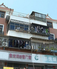 ¥�ϵ���һ���ߣ�����ĳС�����ھ����˼���ֻ���������̫������