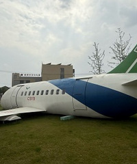 �ͳ����зɻ����ɽ����ڲ��ιۣ�