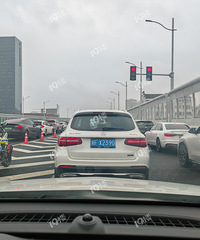 �����߷壬��ǰ�¸߼��ѣ������ϸ߼�Ҳ�ѣ�����װ�˺��̵ƣ�