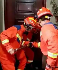 智能门锁或成智商税?有高考生考前智能锁打不开被困...