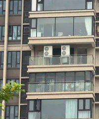 为啥在阳台挂两台空调外机?这么豪横吗?