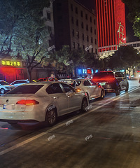 �鲨·���Ϸ�������ײ���൱���أ�