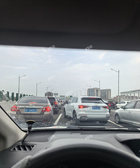 ɶ���һ������������·�³������������С�