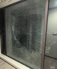 大家要装落地窗千万要注意玻璃品牌和质量!